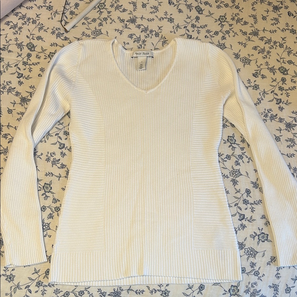 White House Black Market White Ribbed V-Neck Top
